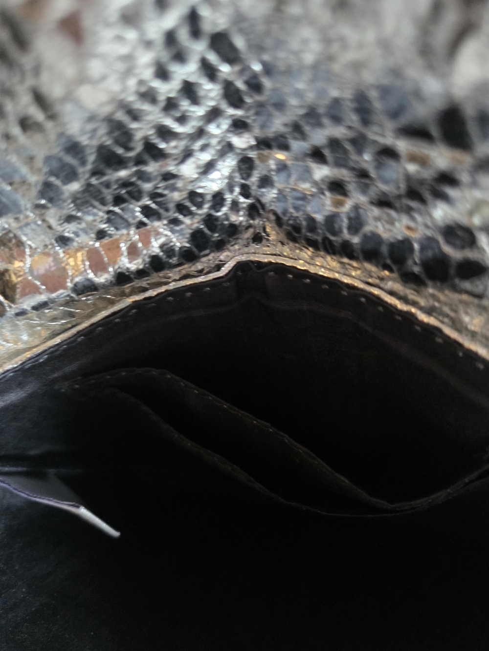 Metallic Silver Embossed Snake-Effect Women’s Clutch - Picture 4 of 4